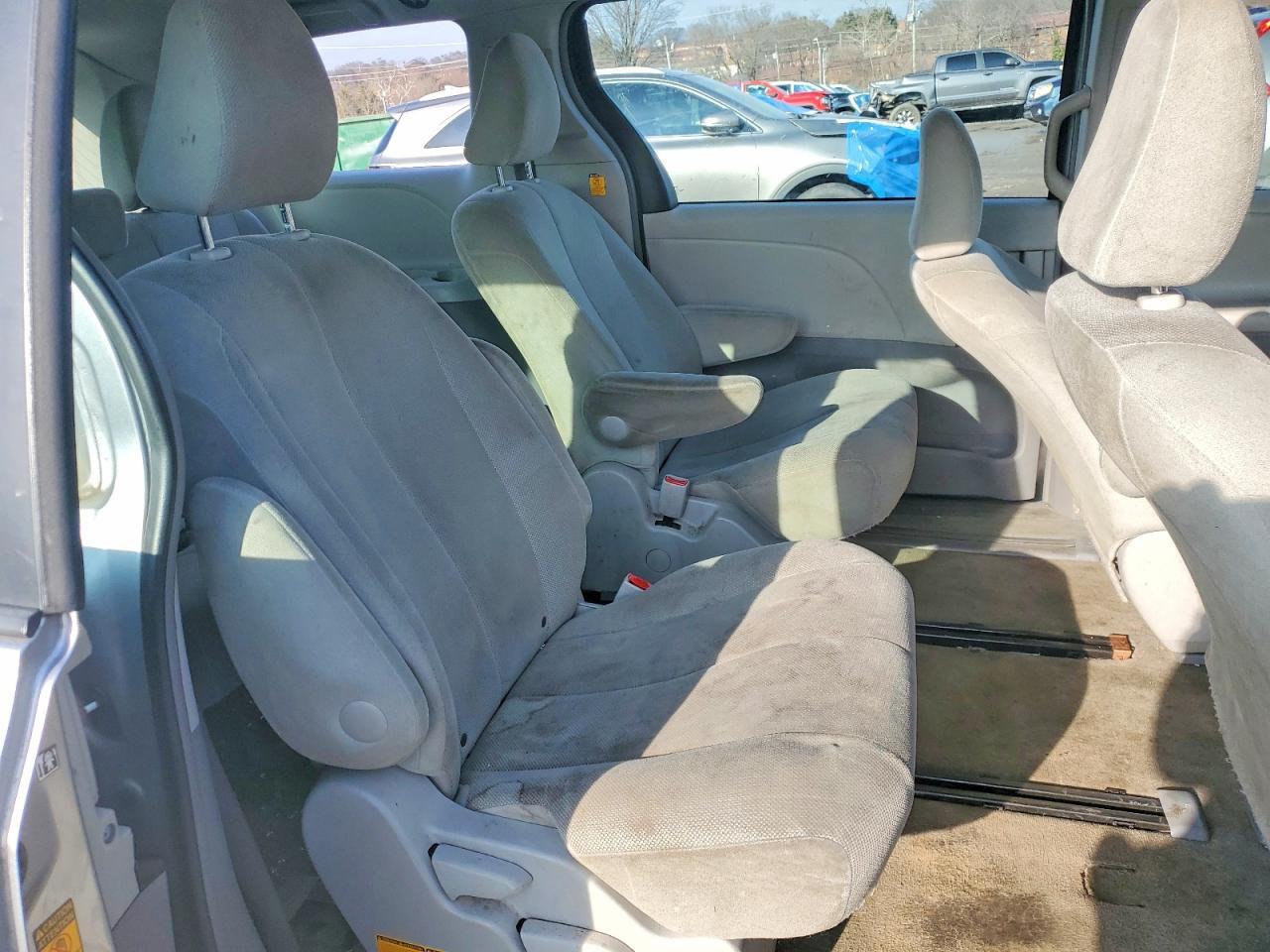 2013 TOYOTA SIENNA