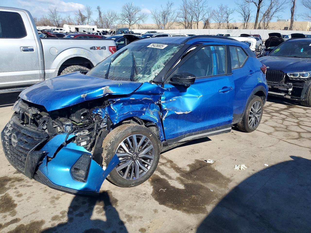 2024 NISSAN KICKS