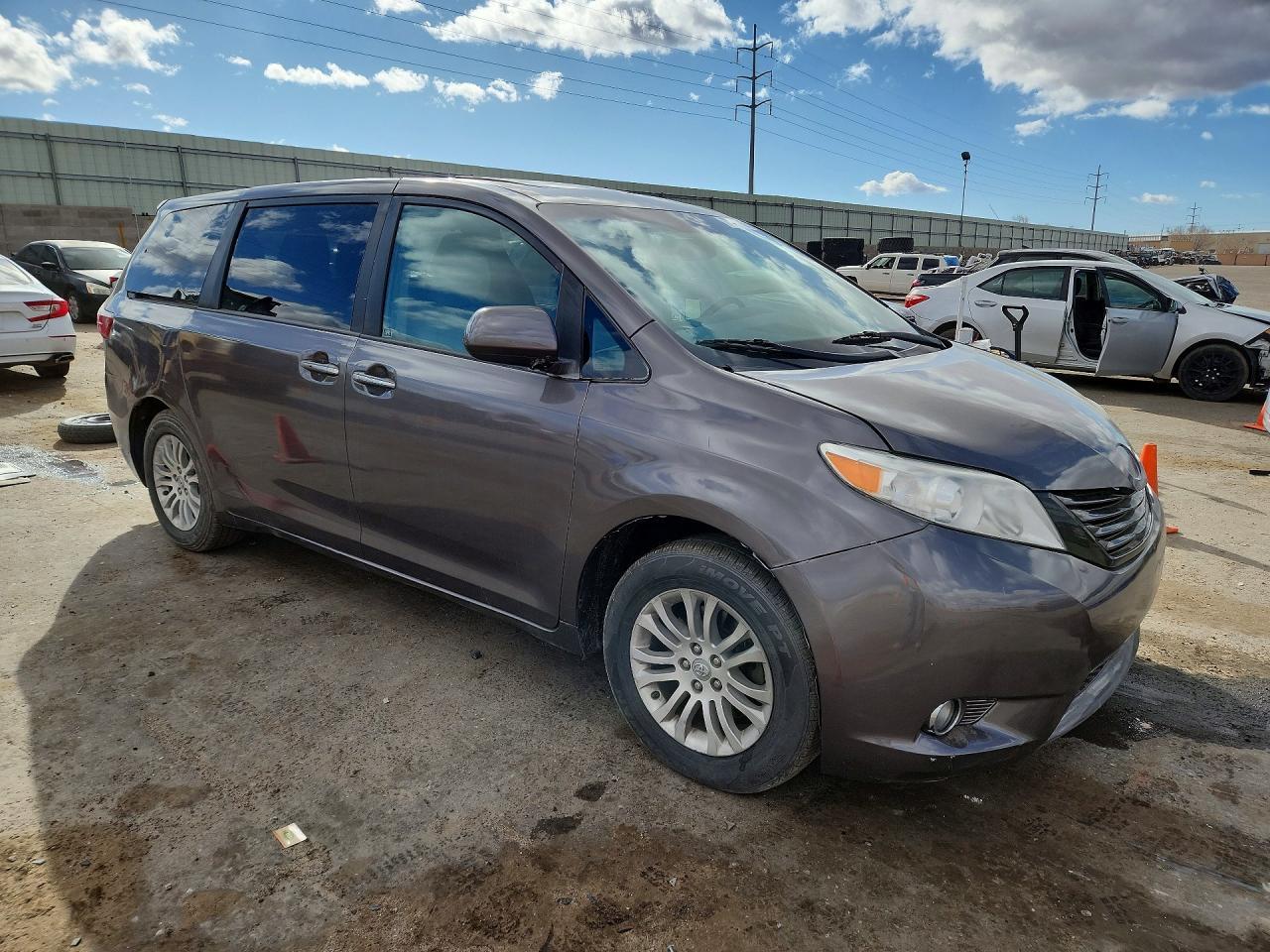 2017 TOYOTA SIENNA