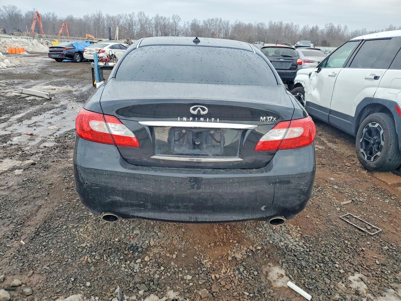 2013 INFINITI M37