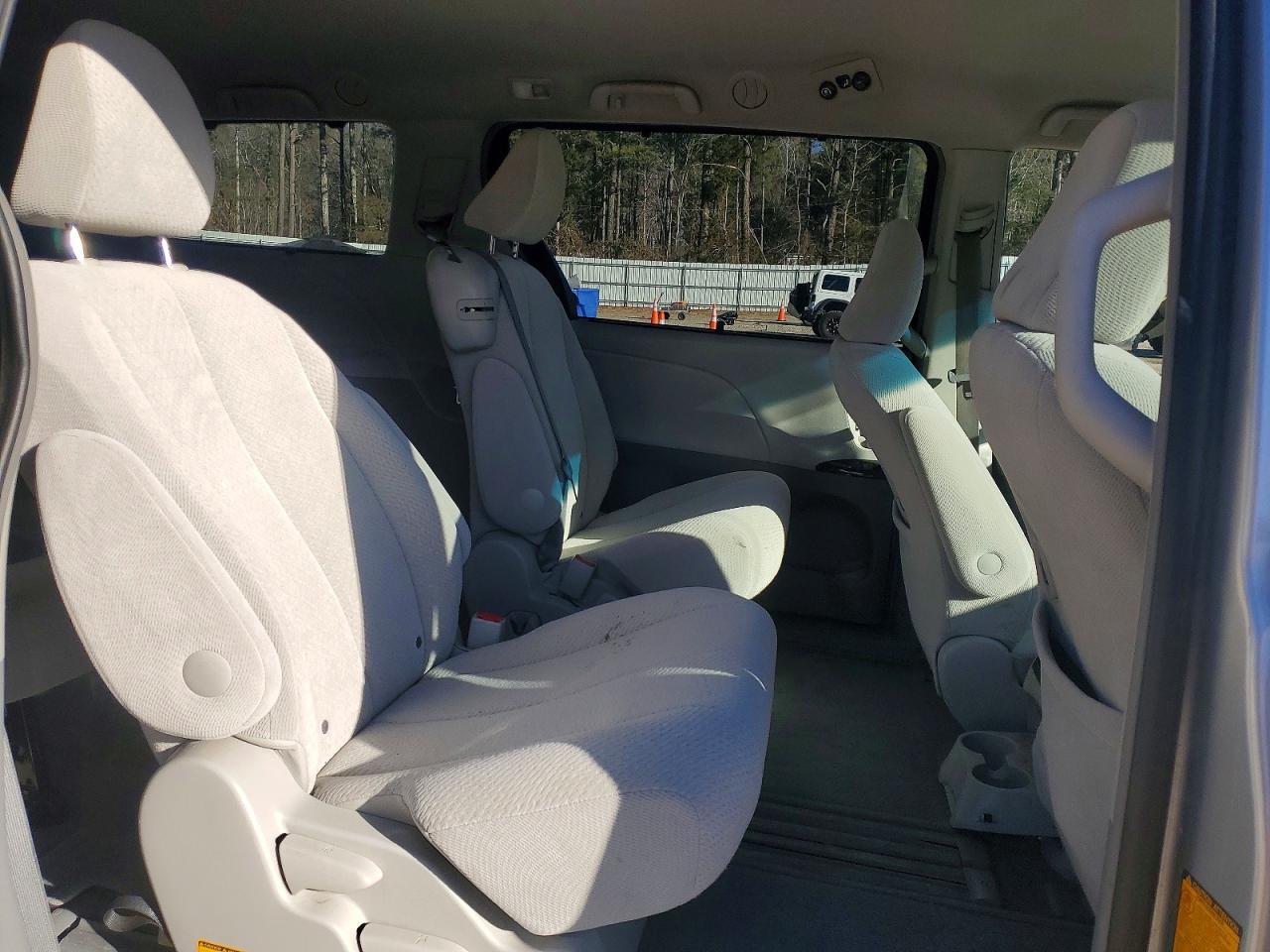 2012 TOYOTA SIENNA