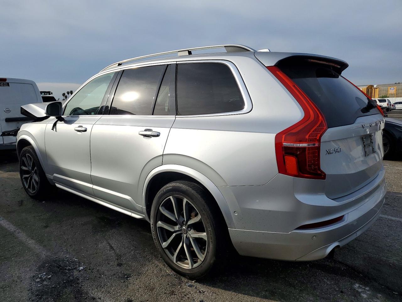2018 VOLVO XC90