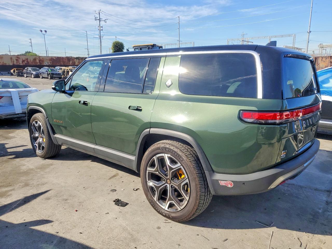 2023 RIVIAN R1s