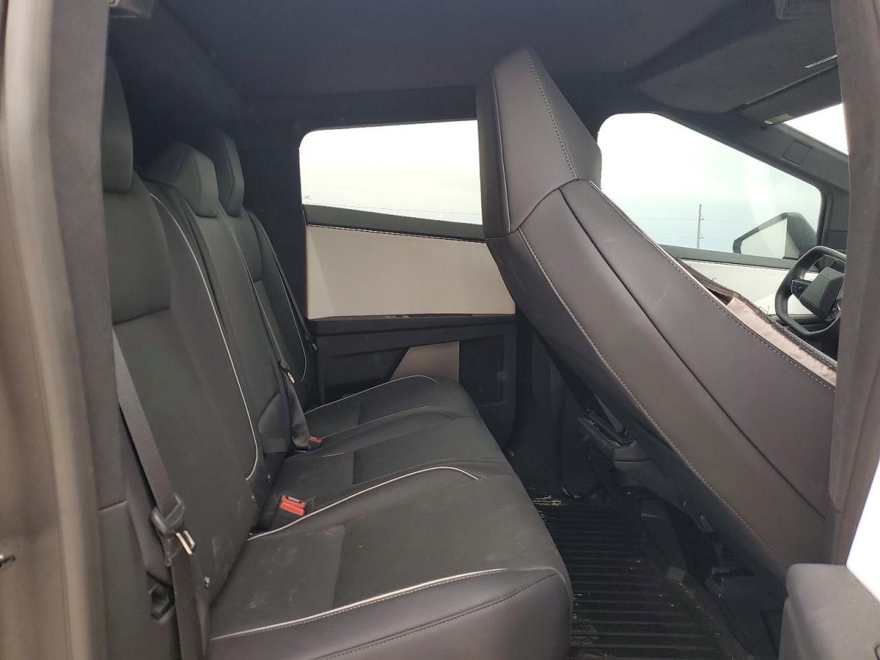 2024 TESLA Cybertruck