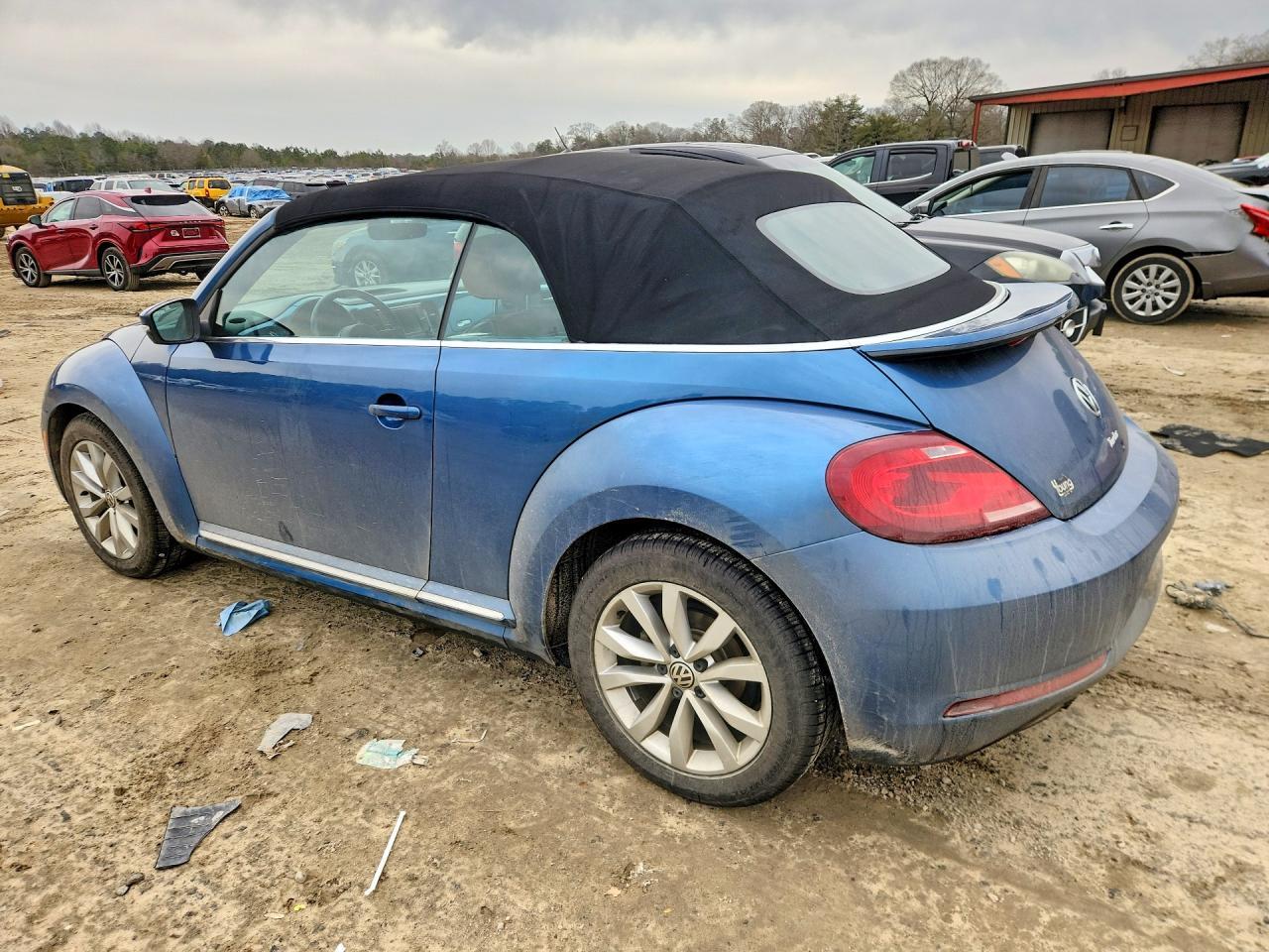 2017 VOLKSWAGEN Beetle