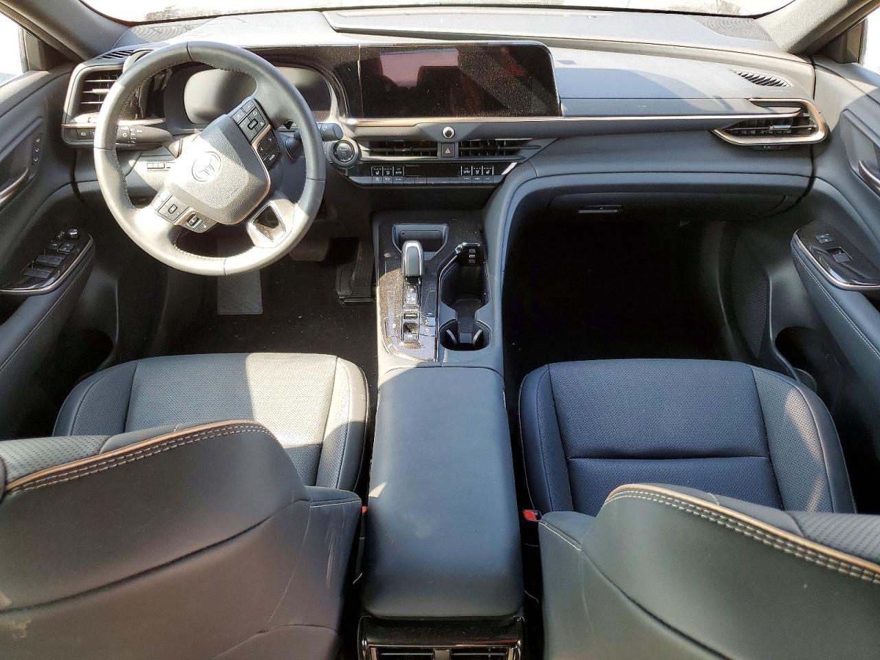 2025 TOYOTA Crown