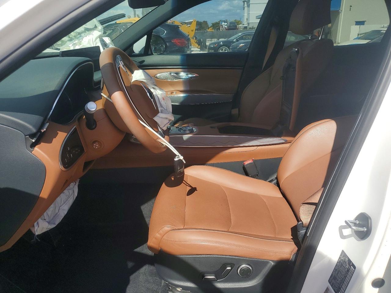 2025 GENESIS GV70