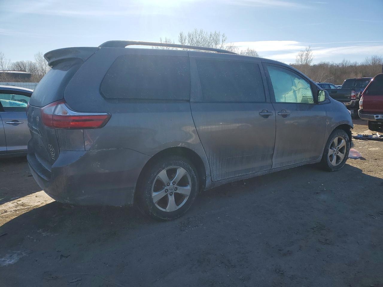 2016 TOYOTA SIENNA