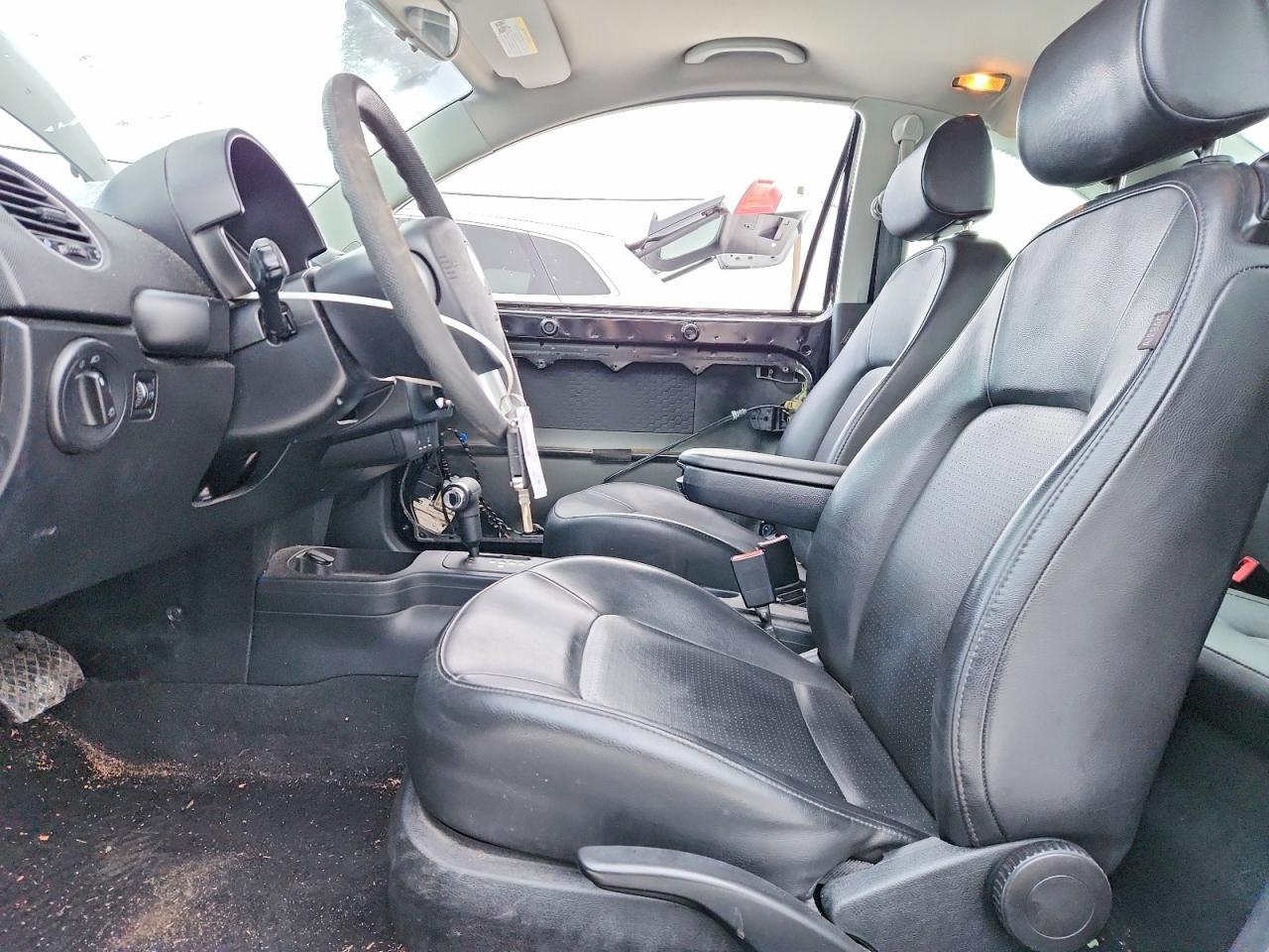 2010 VOLKSWAGEN Beetle