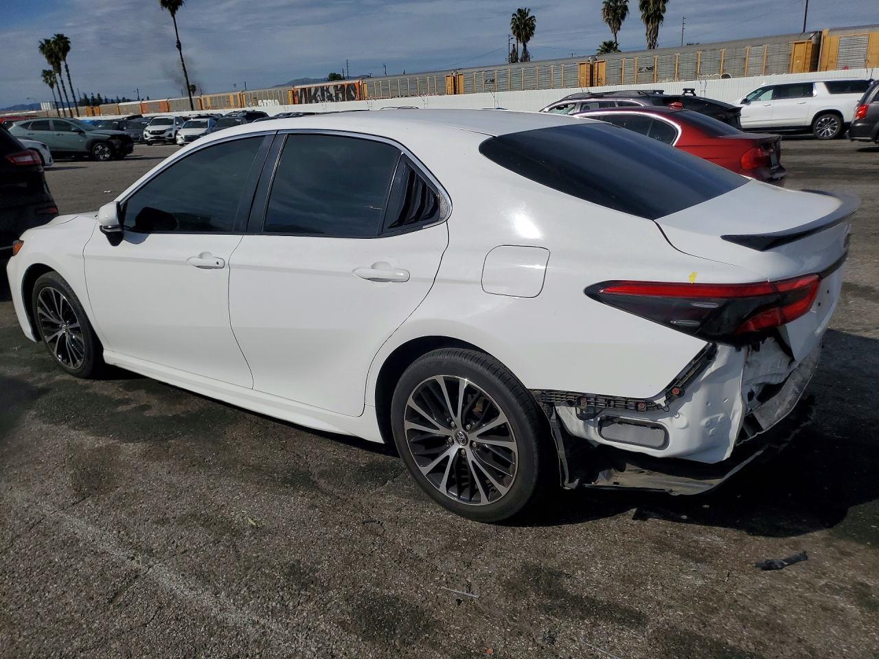 2018 TOYOTA CAMRY
