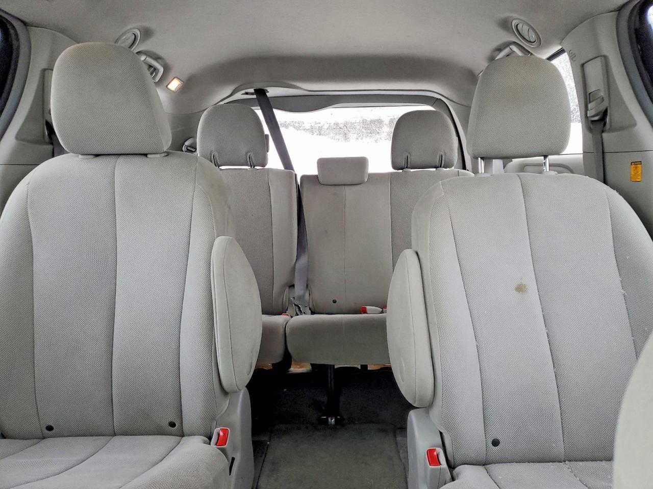 2011 TOYOTA SIENNA