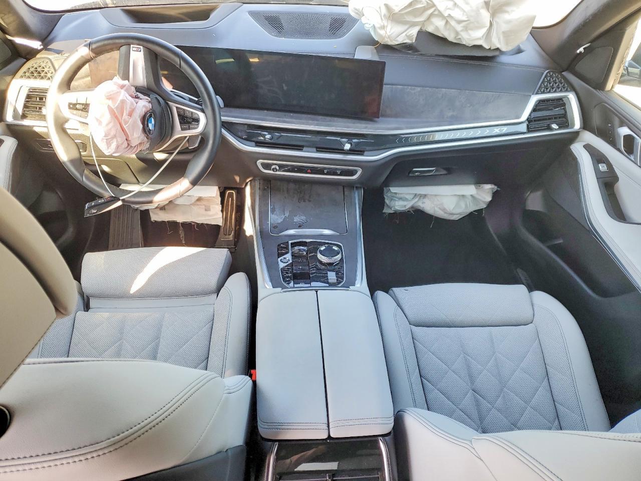 2025 BMW X7