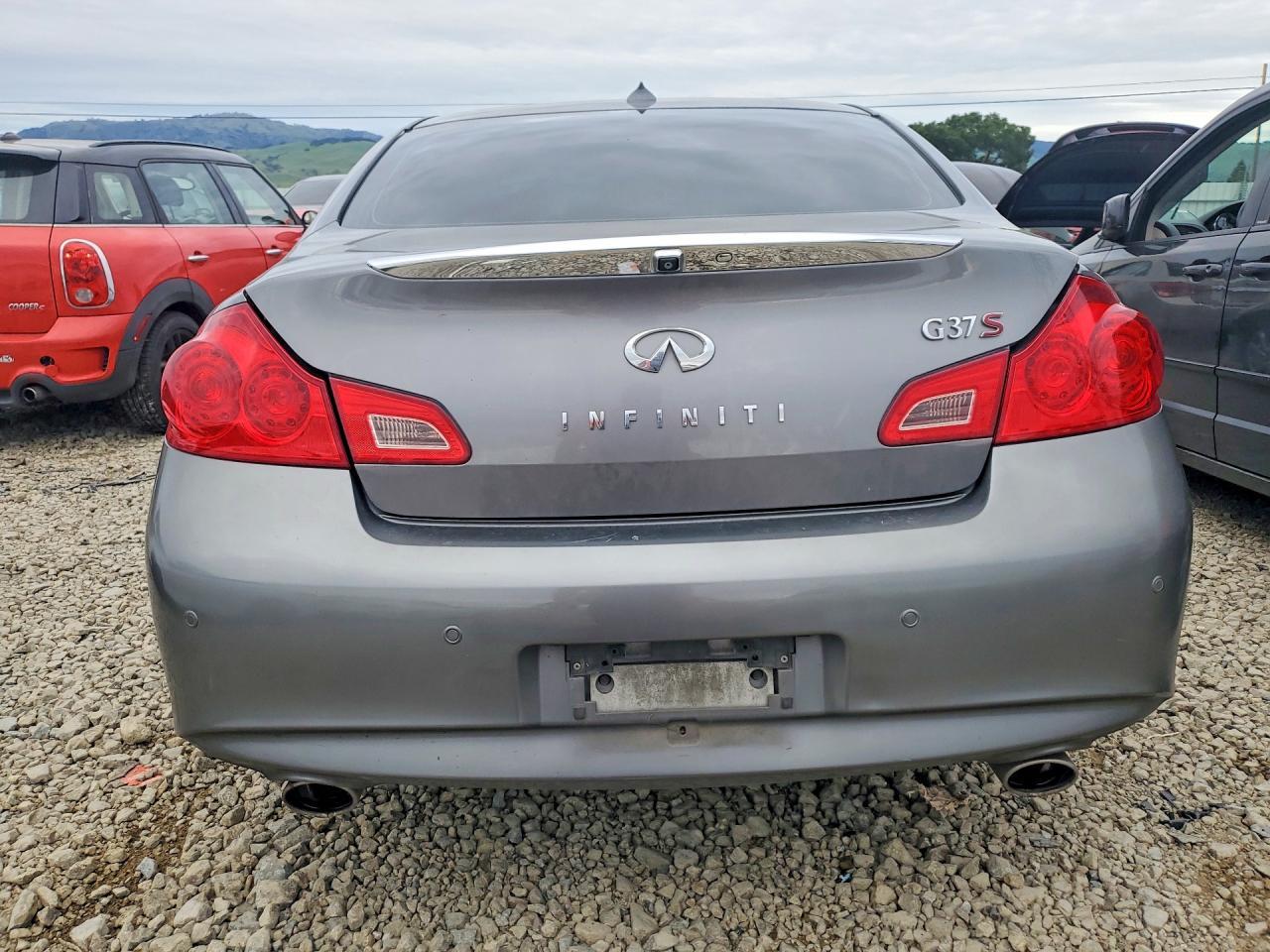 2010 INFINITI G37