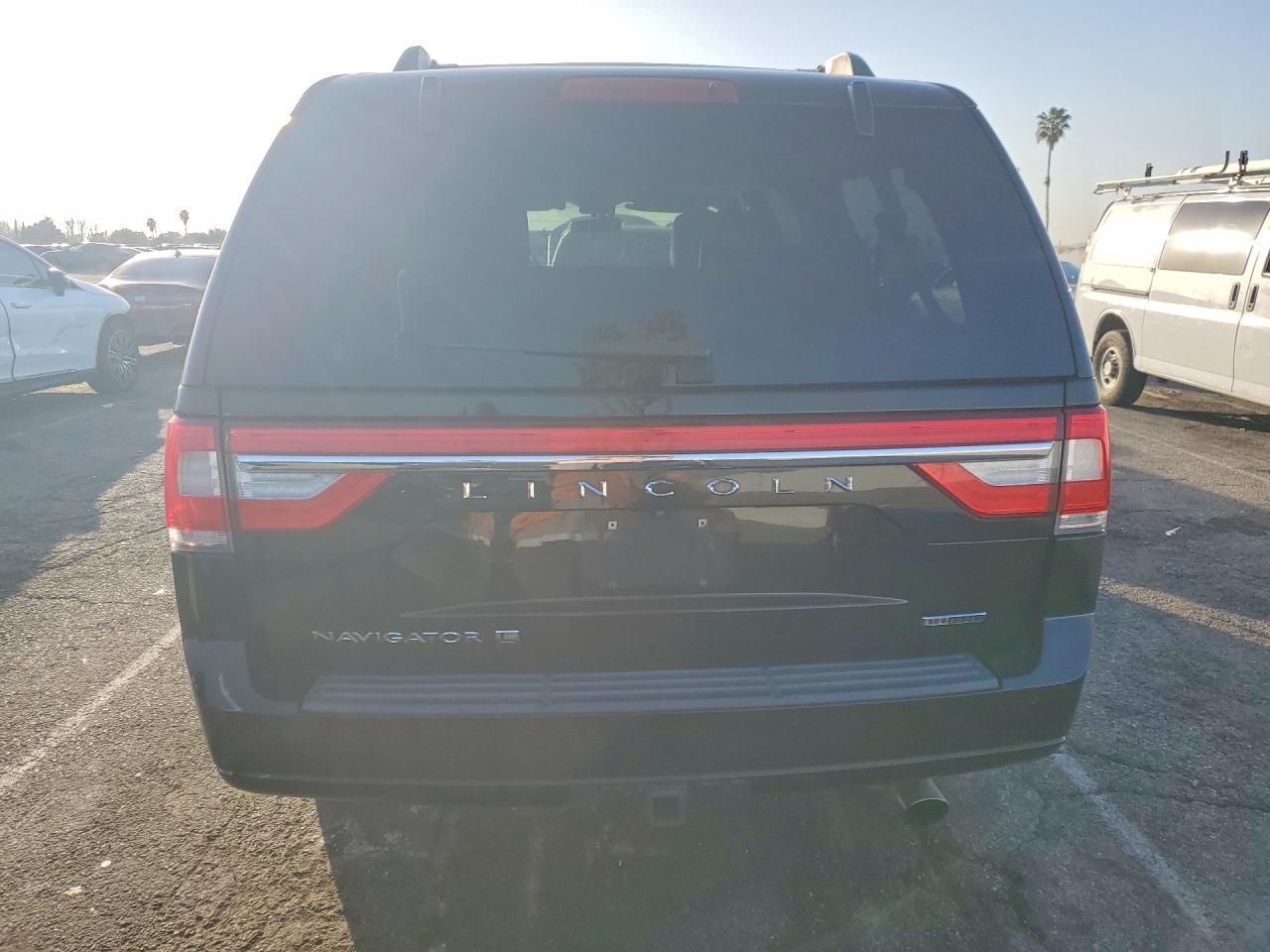 2016 LINCOLN Navigator