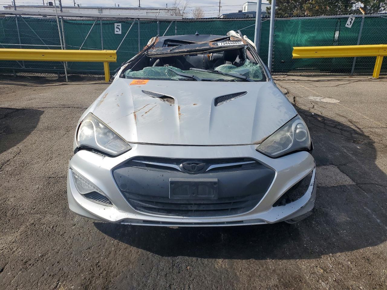 2013 HYUNDAI GENESIS