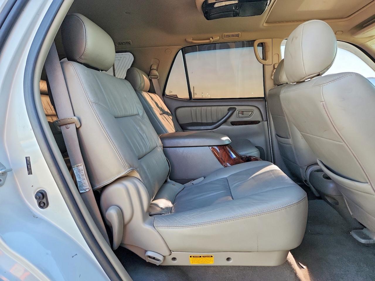2005 TOYOTA Sequoia