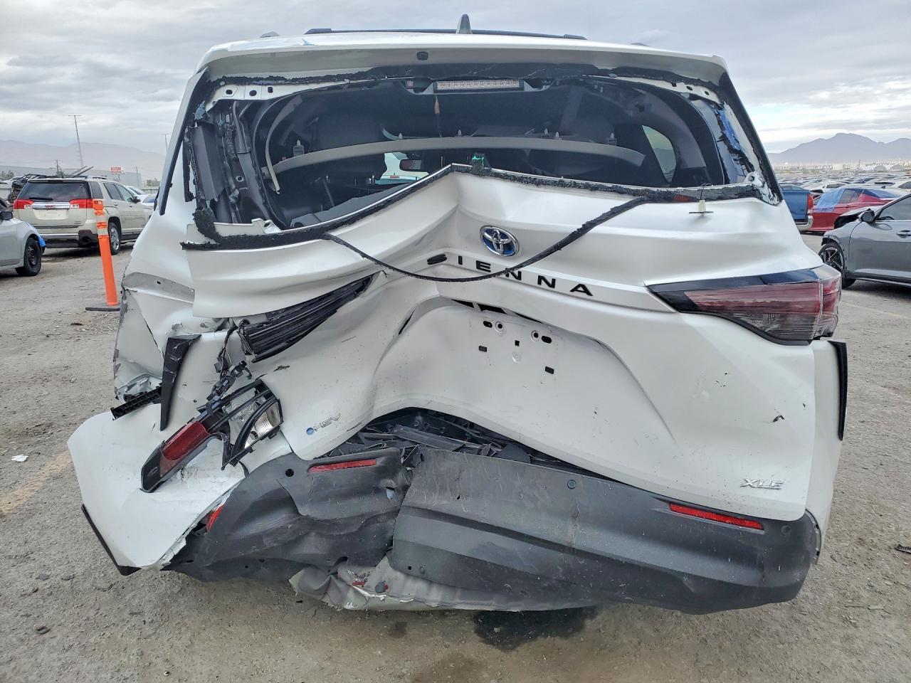 2025 TOYOTA SIENNA