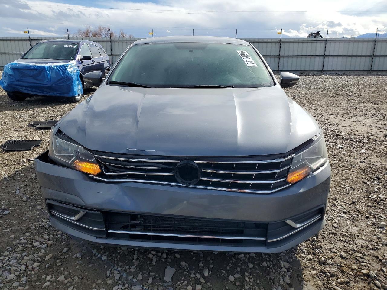 2016 VOLKSWAGEN Passat