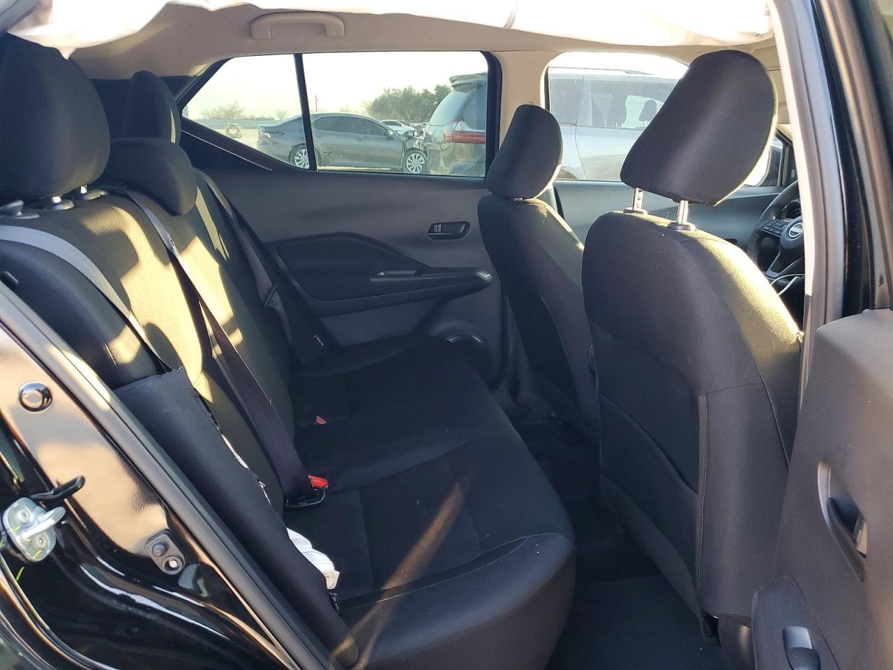 2025 NISSAN KICKS