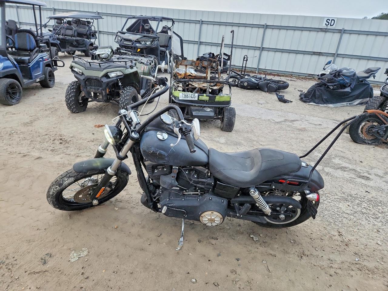 2016 HARLEY-DAVIDSON Fxdb