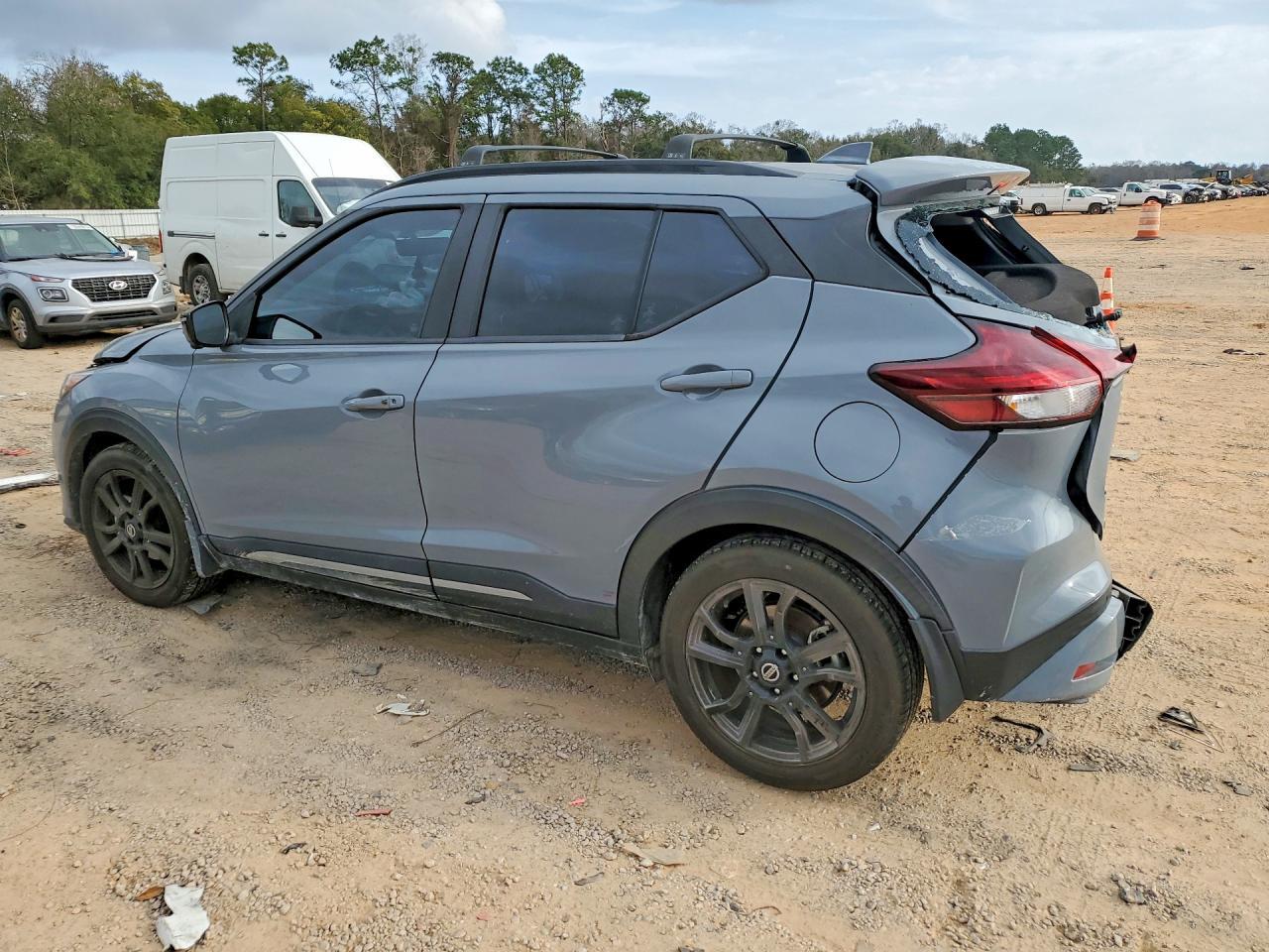 2021 NISSAN KICKS