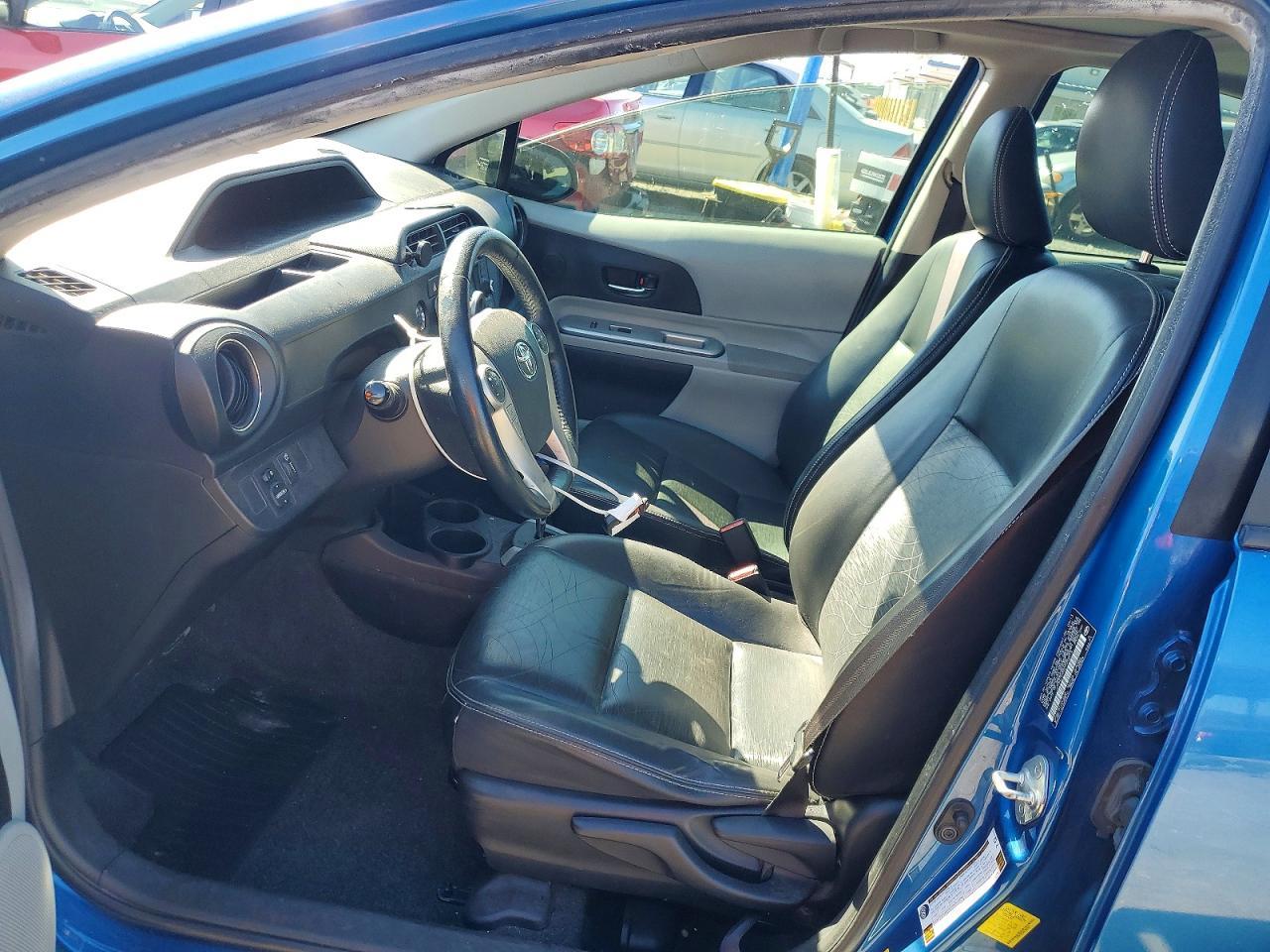 2013 TOYOTA Prius c
