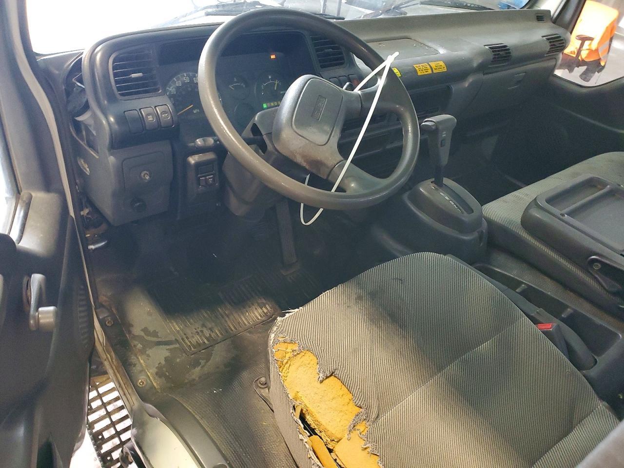 2004 ISUZU NPR