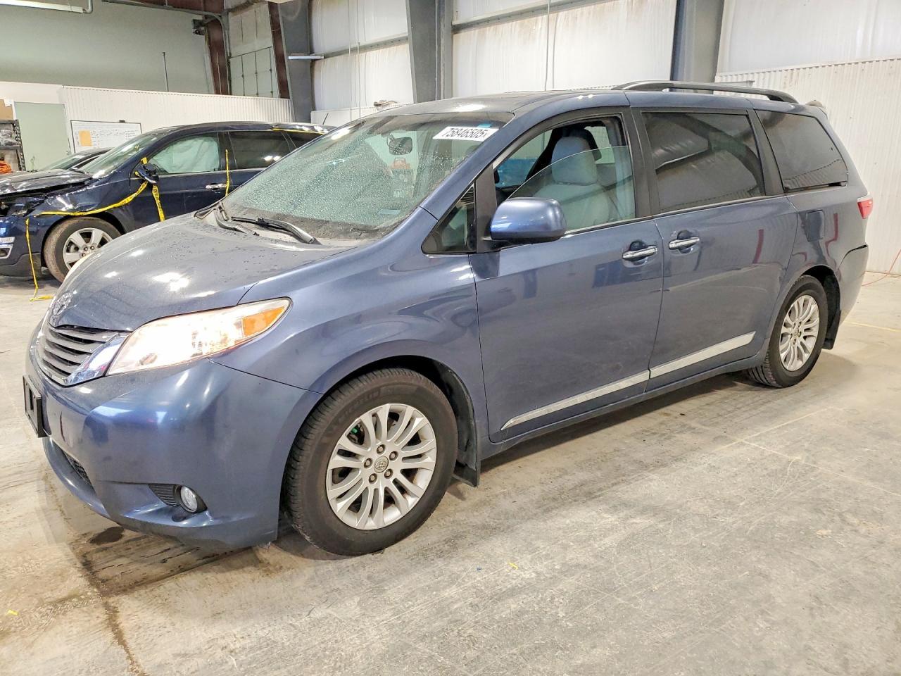 2016 TOYOTA SIENNA