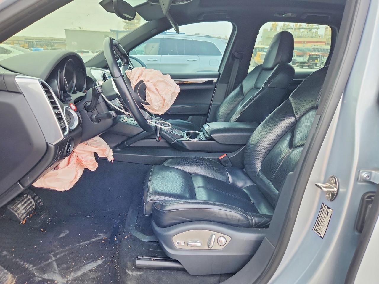 2017 PORSCHE CAYENNE