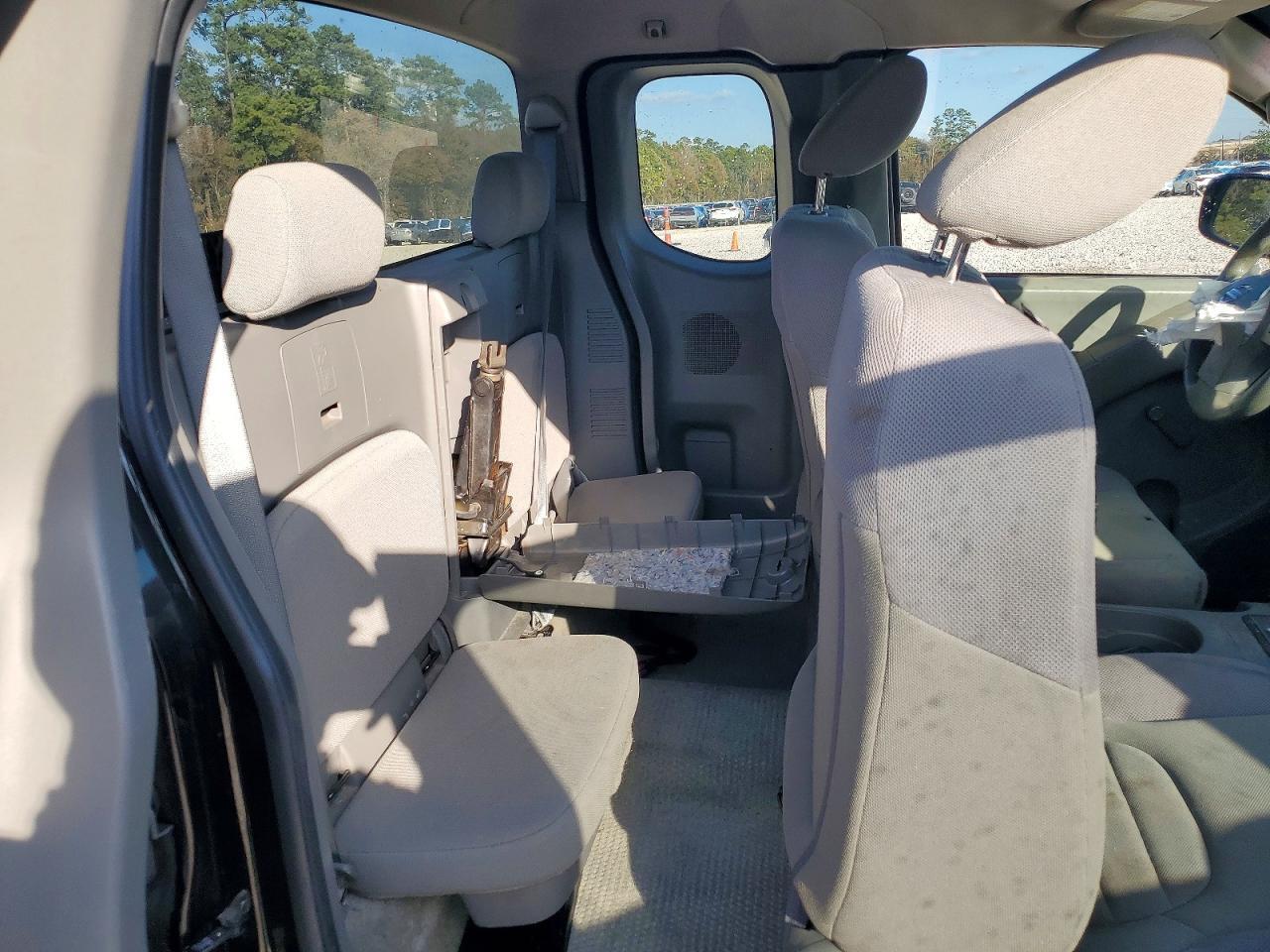2016 NISSAN Frontier