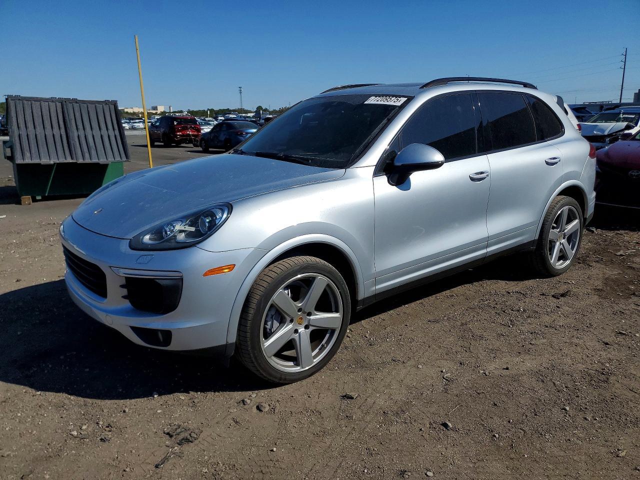 2017 PORSCHE CAYENNE