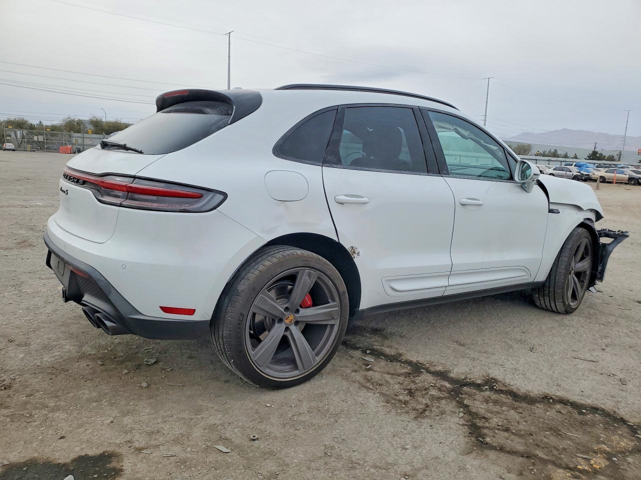 2025 PORSCHE Macan