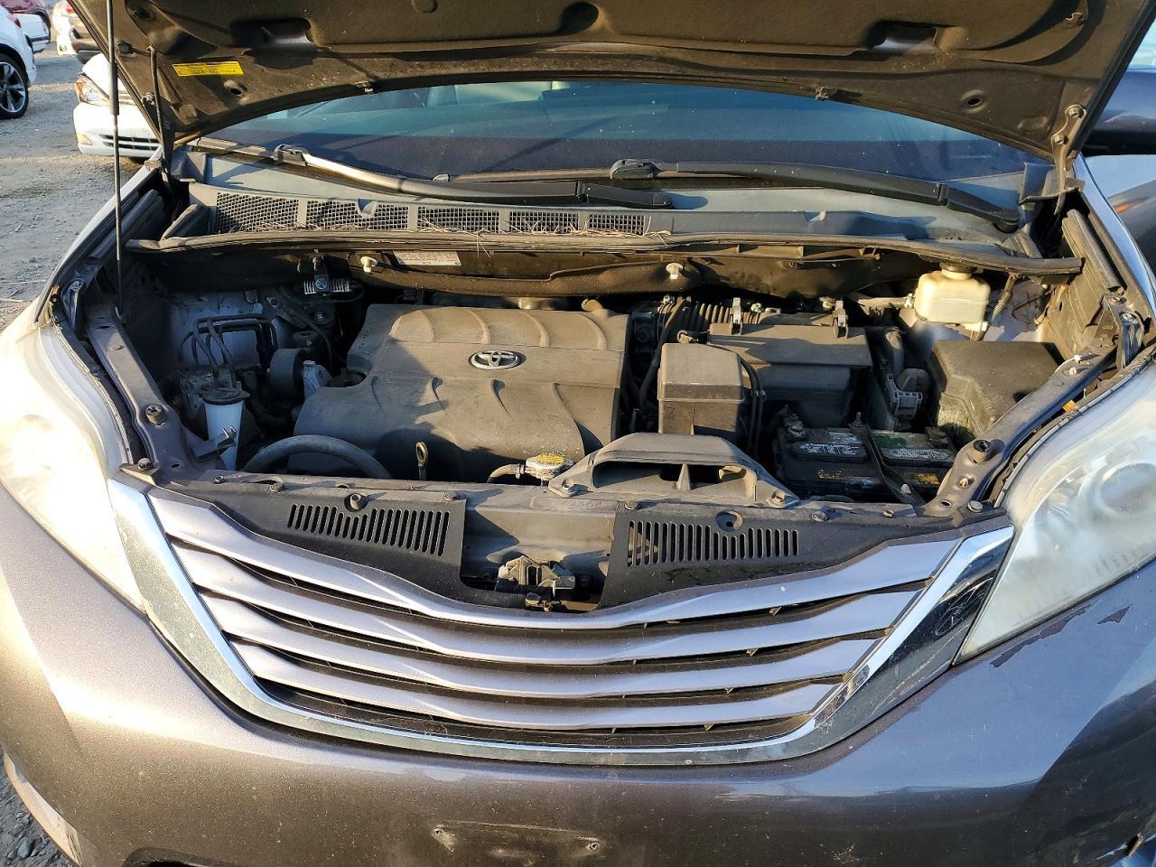 2016 TOYOTA SIENNA