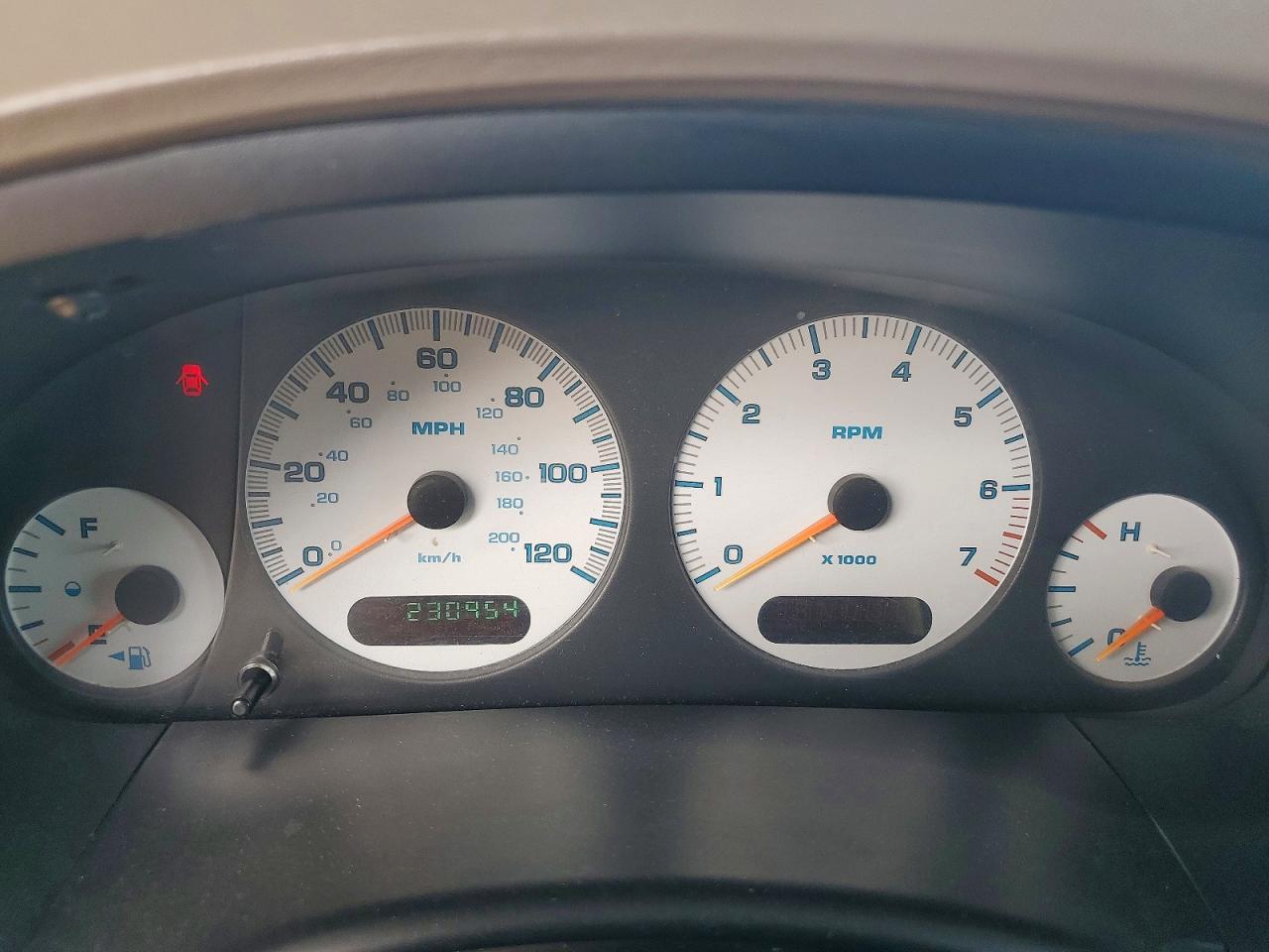 2002 CHRYSLER Voyager