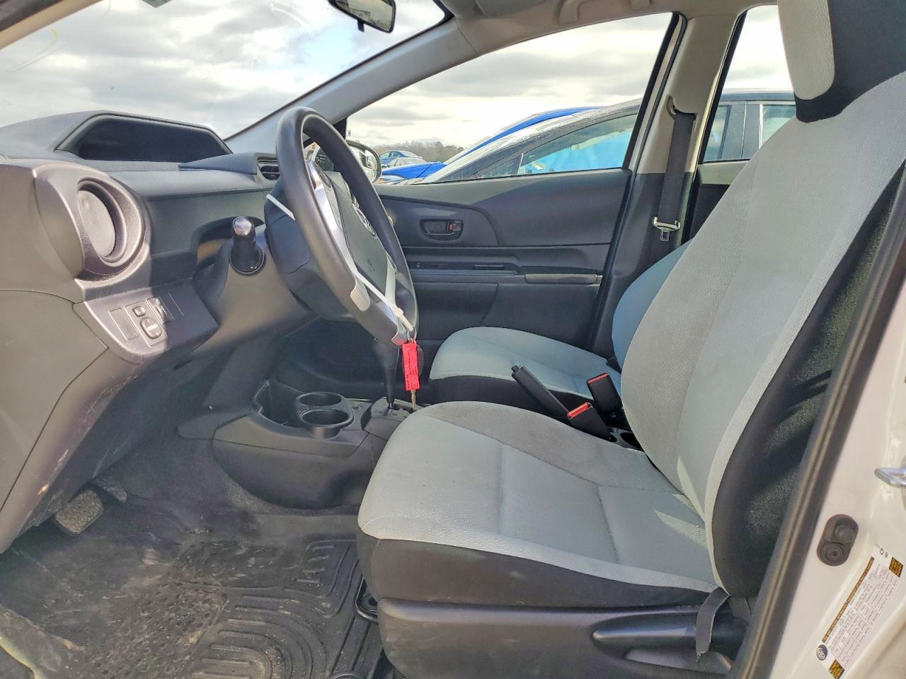 2016 TOYOTA Prius c