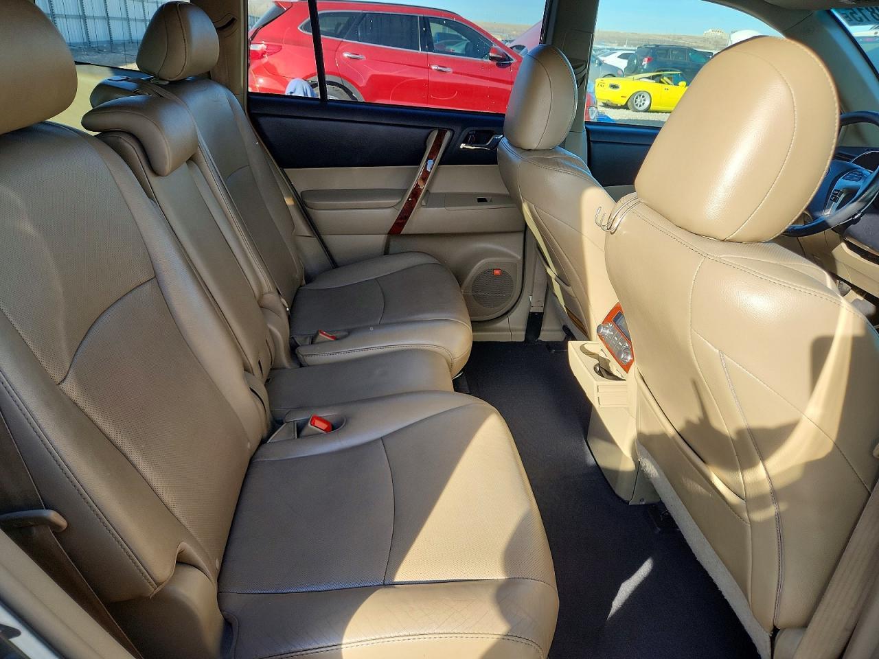 2011 TOYOTA HIGHLANDER
