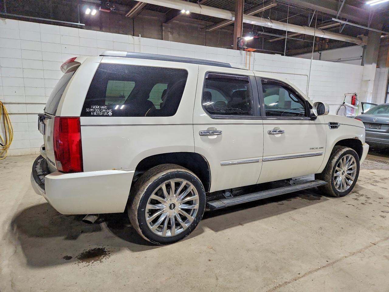 2010 CADILLAC ESCALADE