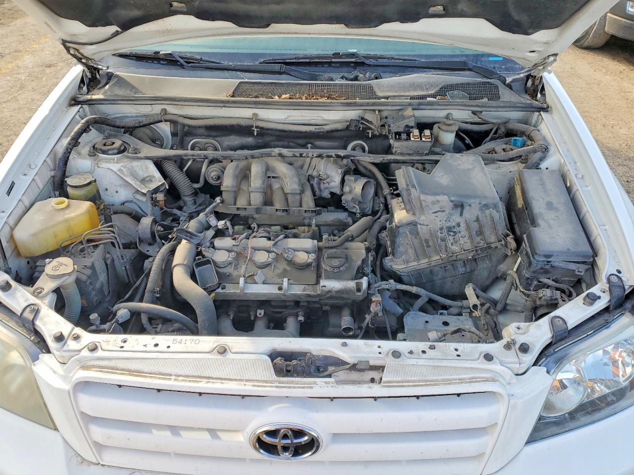 2004 TOYOTA HIGHLANDER