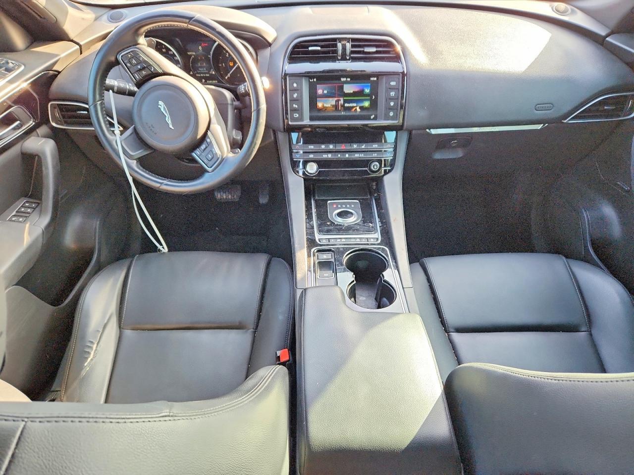 2017 JAGUAR F-Pace