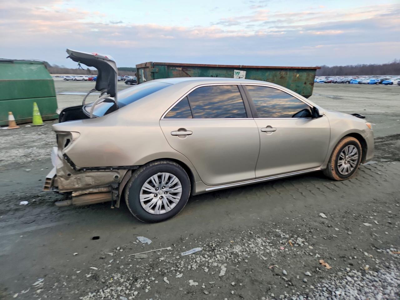 2014 TOYOTA CAMRY
