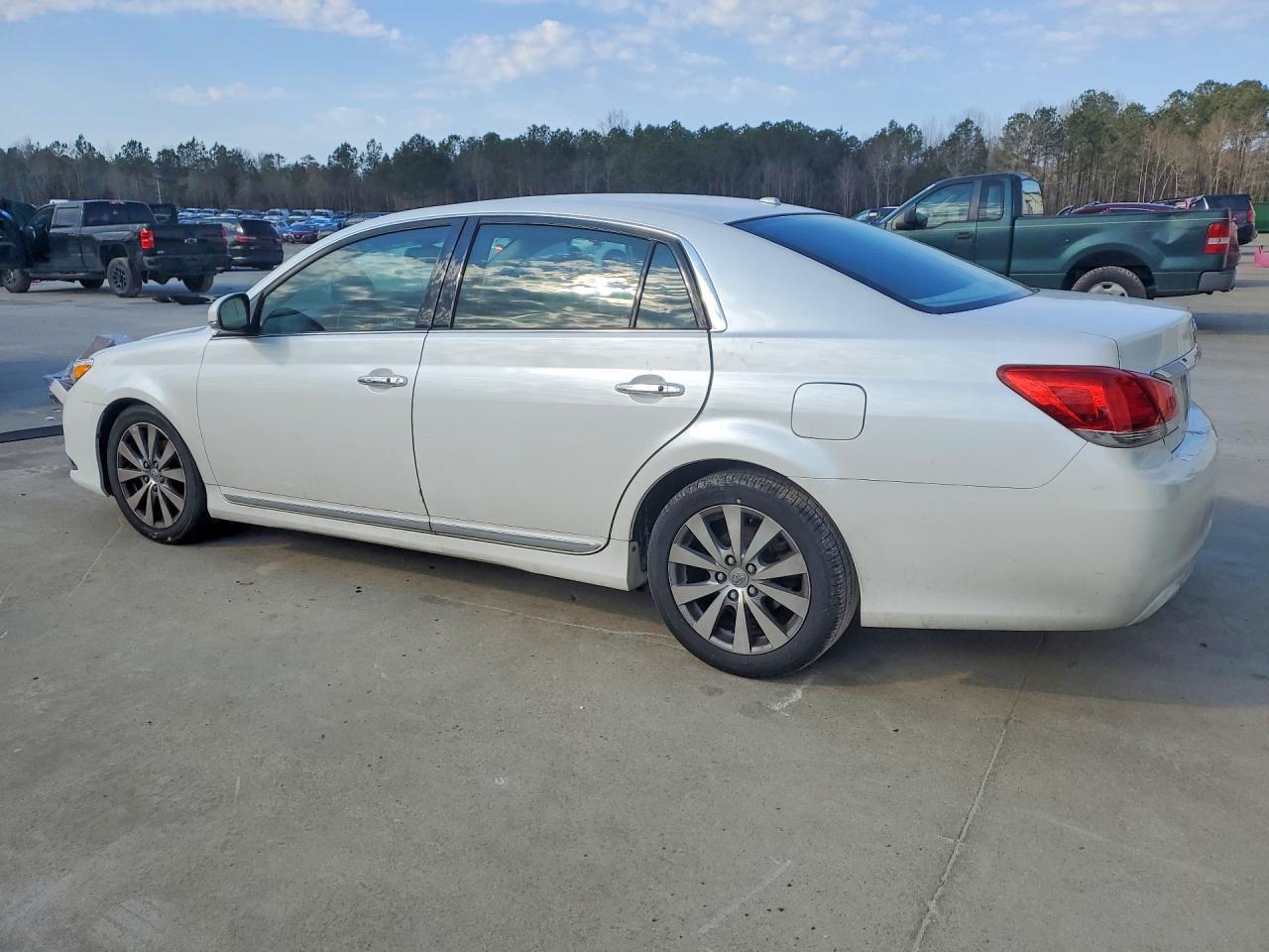 2012 TOYOTA Avalon