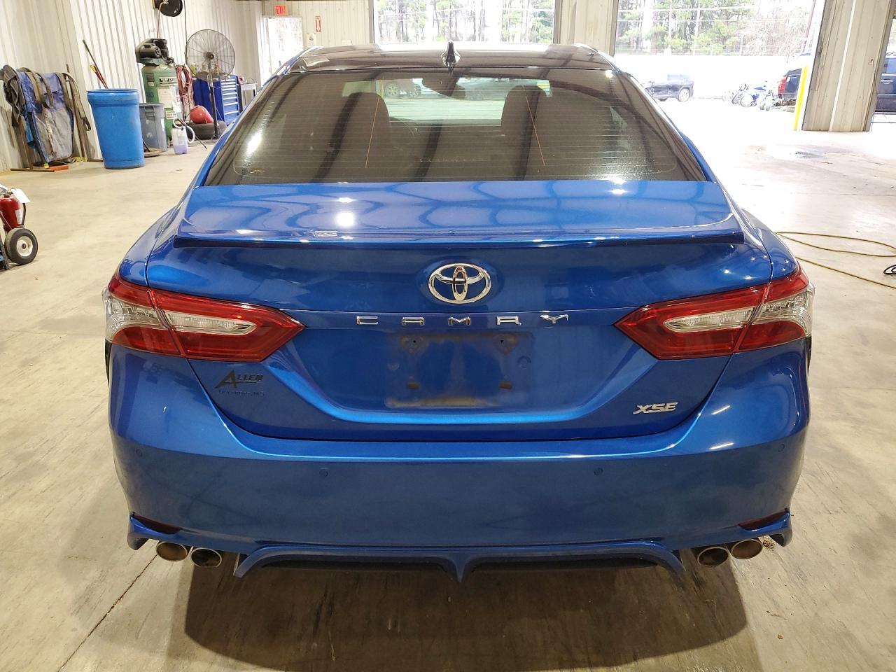 2018 TOYOTA CAMRY