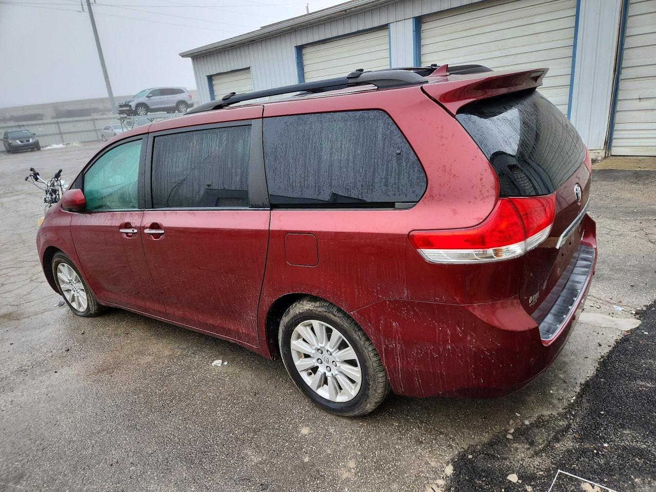 2012 TOYOTA SIENNA