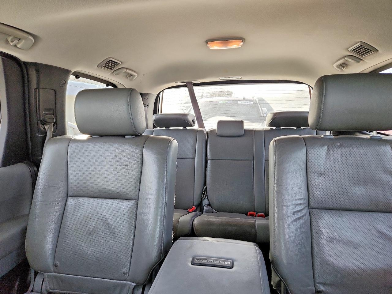 2015 TOYOTA Sequoia