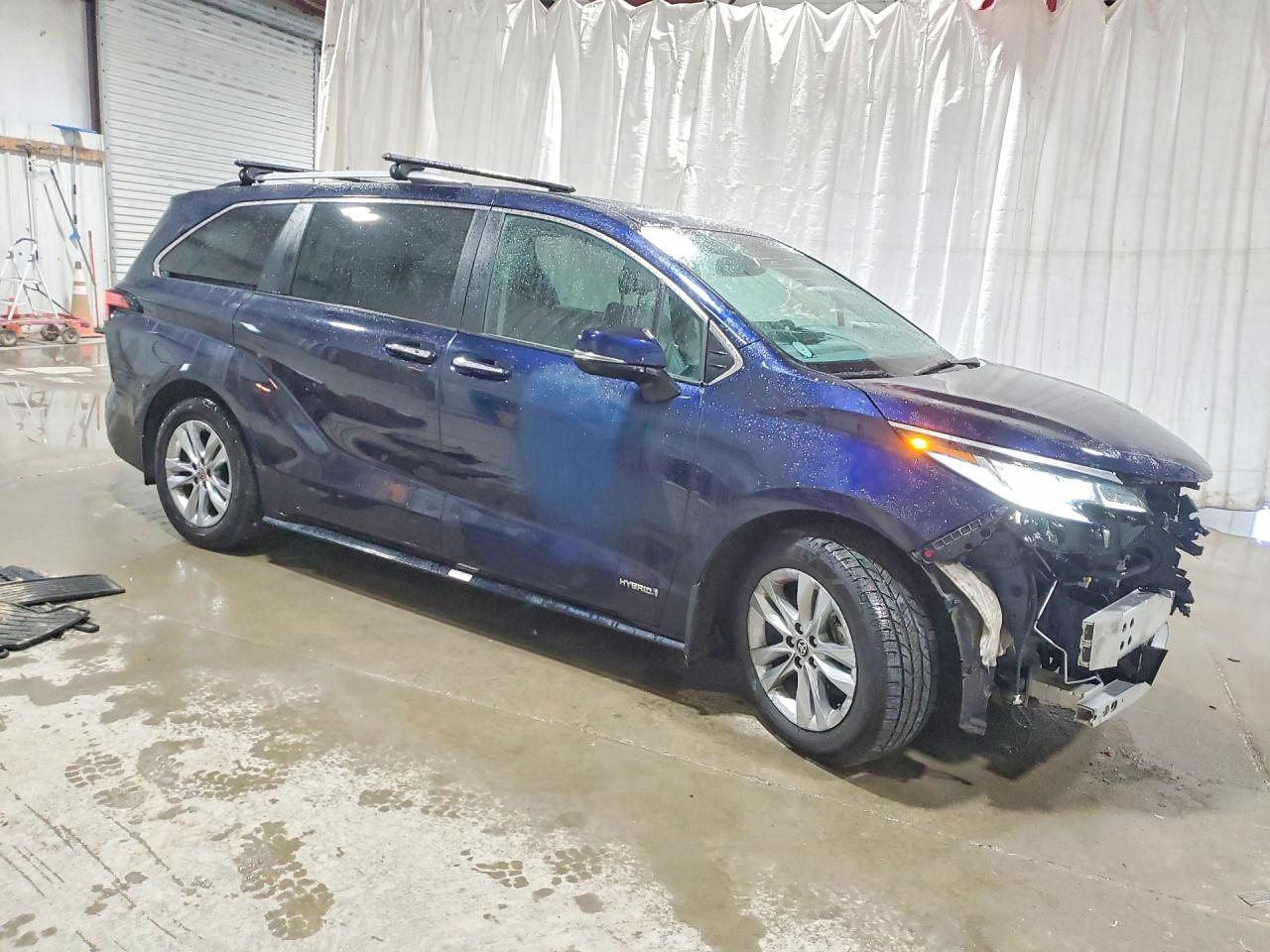 2021 TOYOTA SIENNA