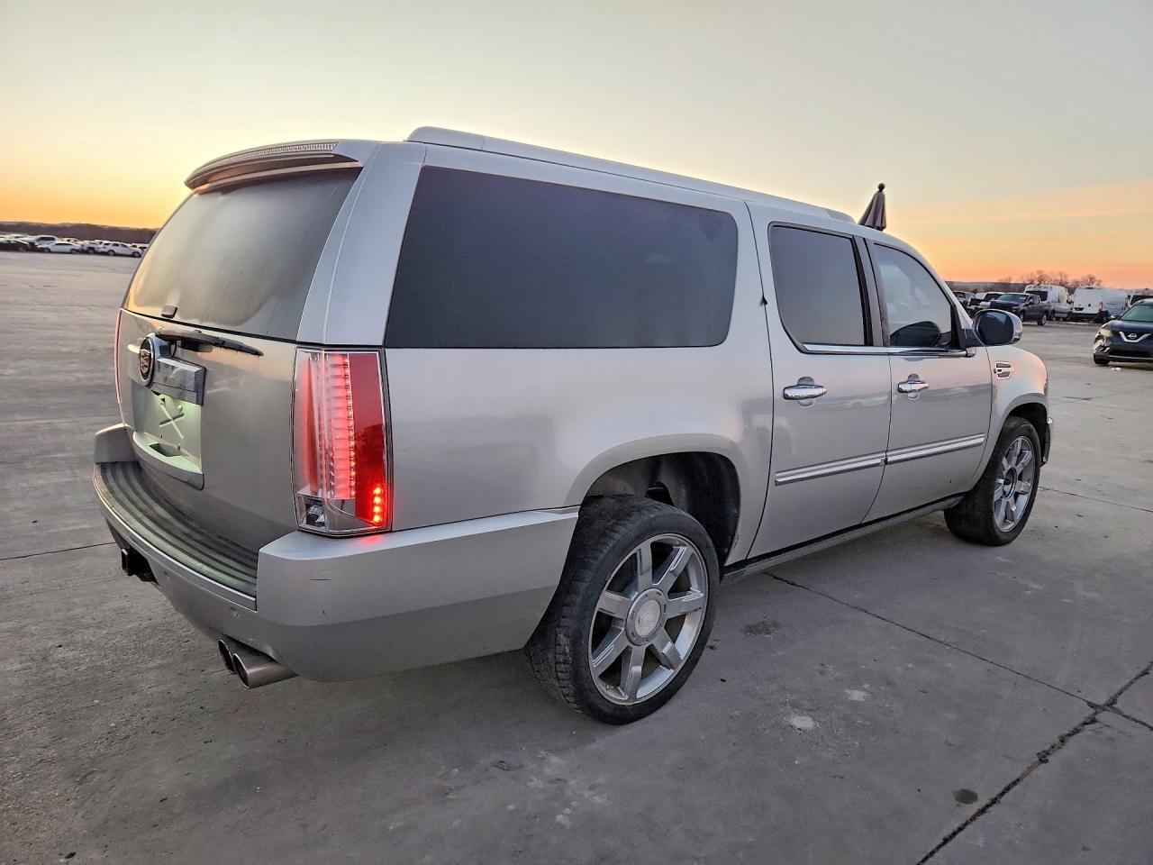 2011 CADILLAC Escalade ESV