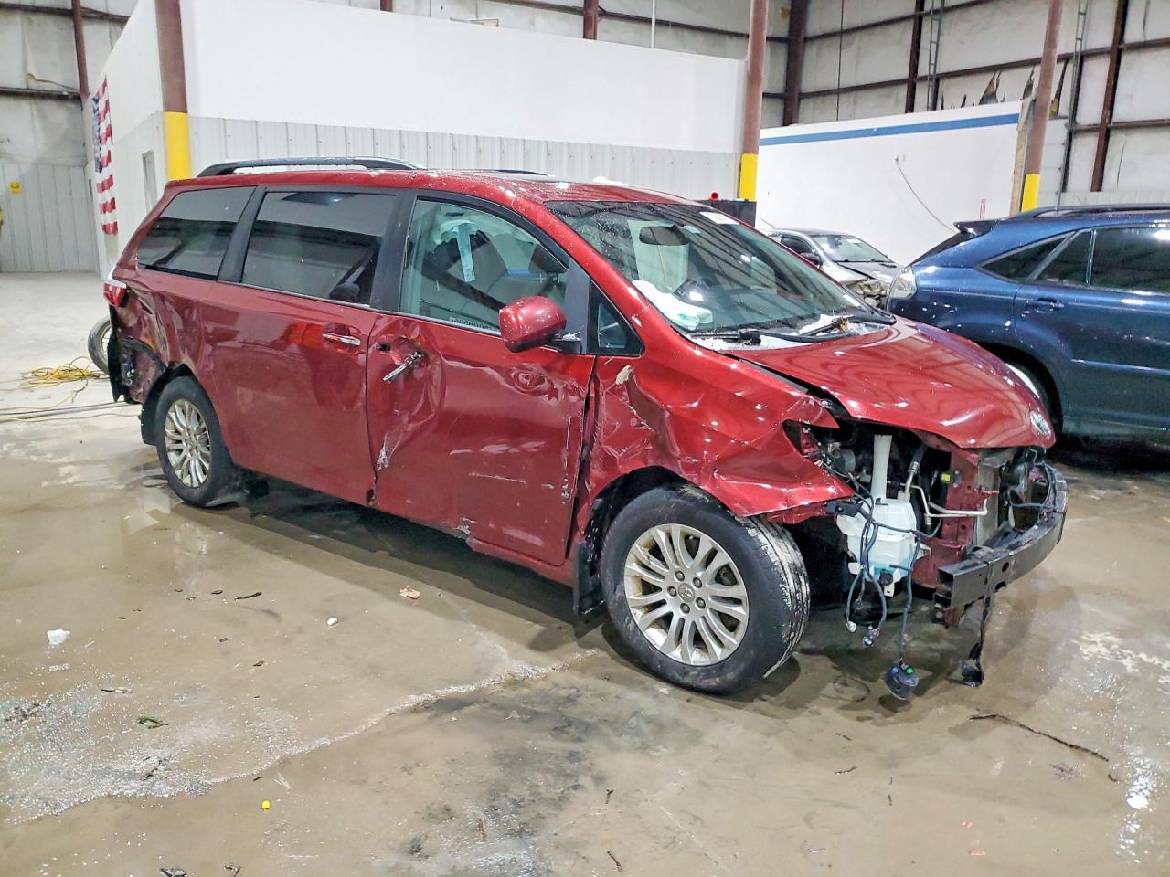 2017 TOYOTA SIENNA