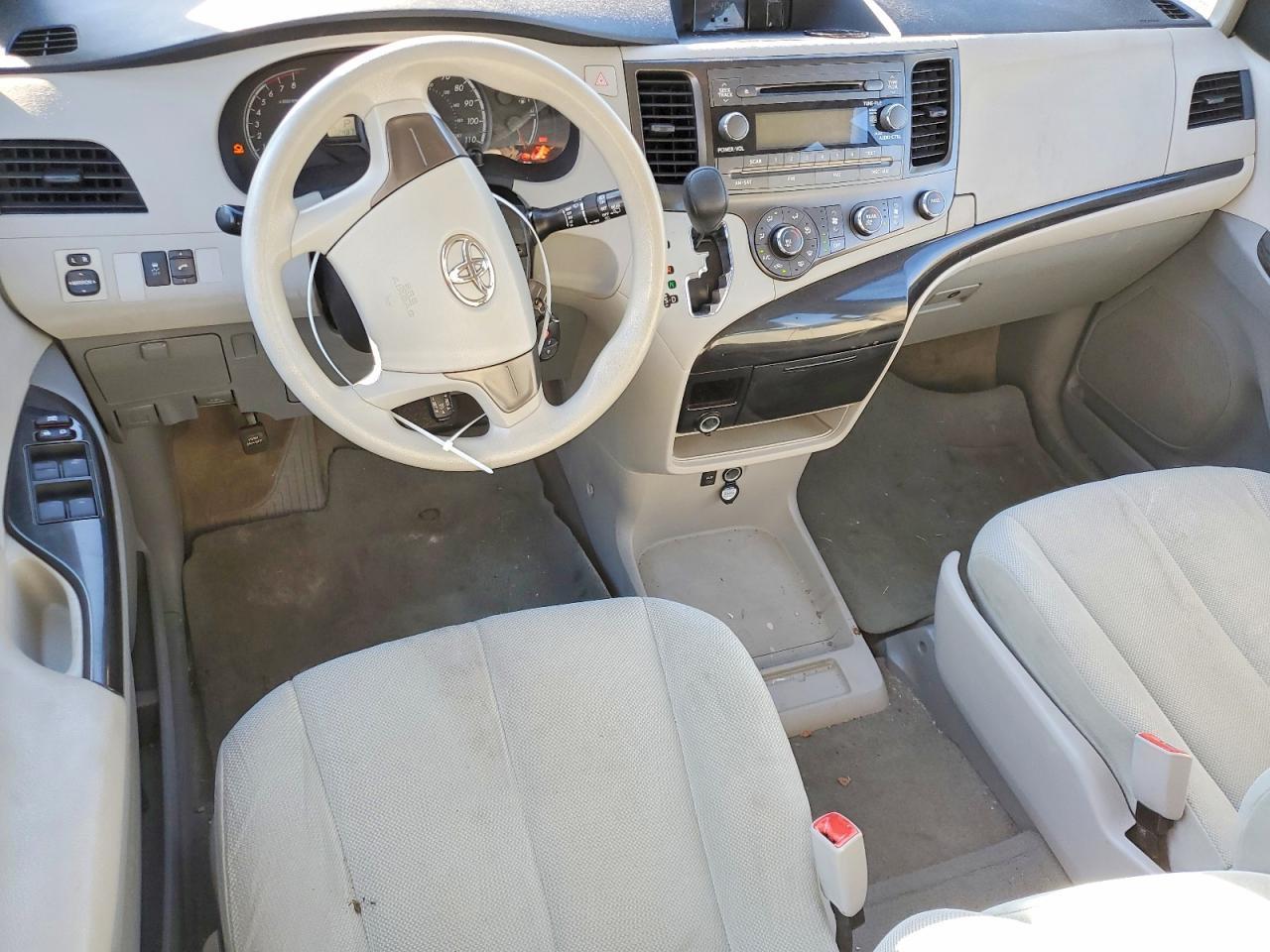2012 TOYOTA SIENNA