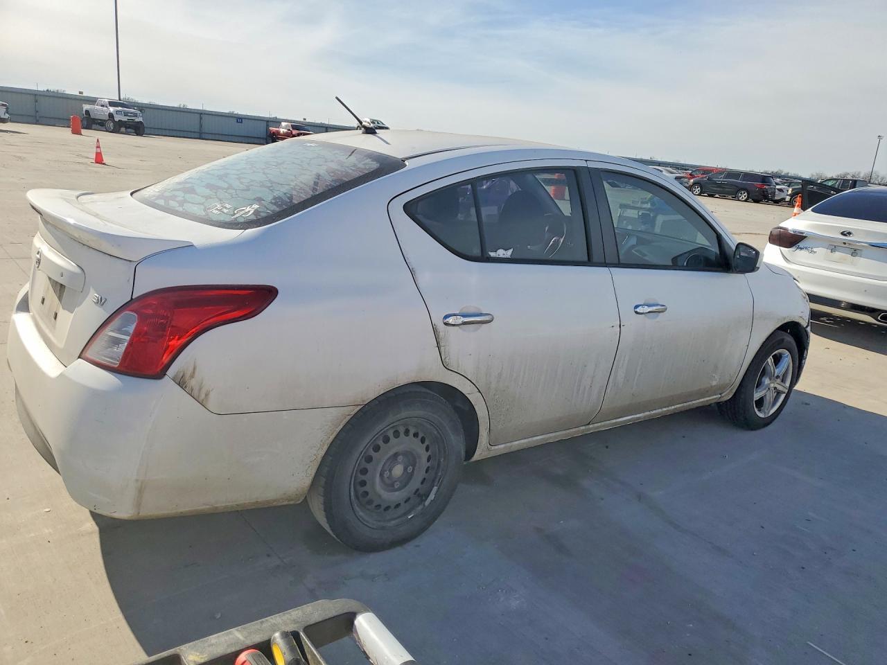 2017 NISSAN VERSA