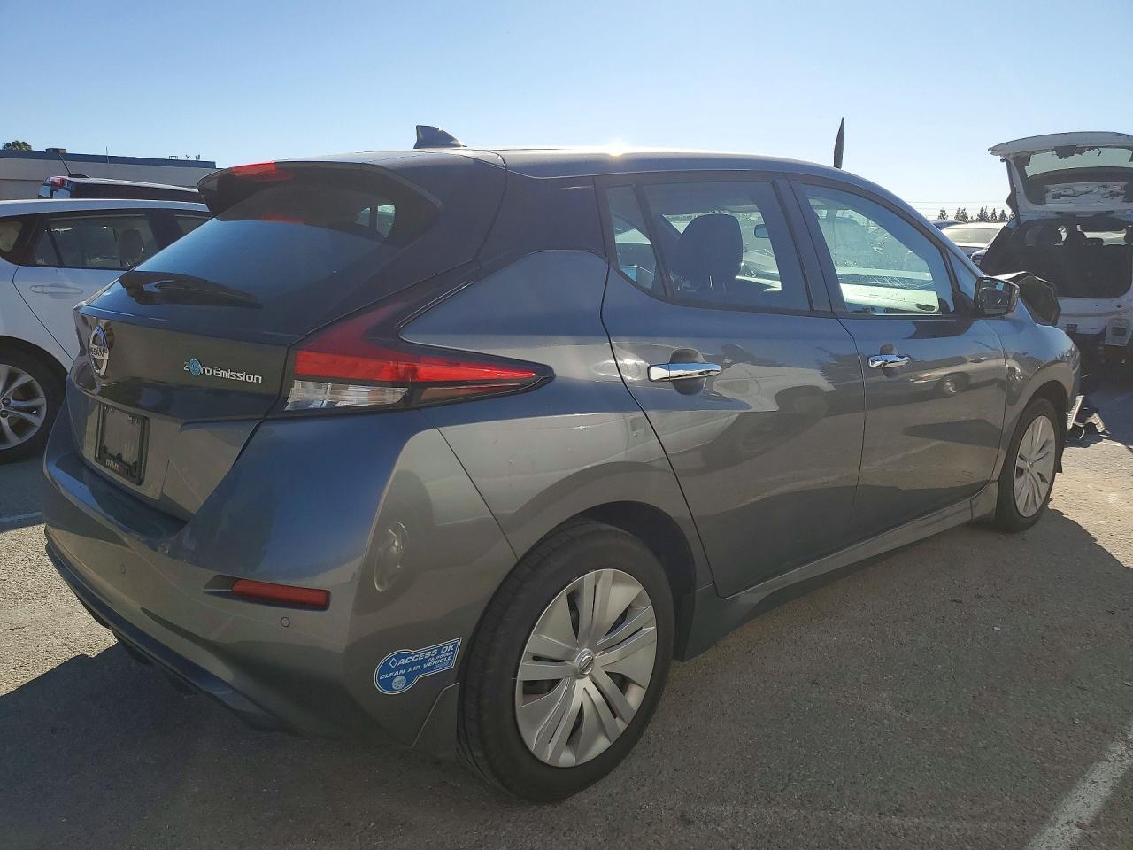 2021 NISSAN LEAF